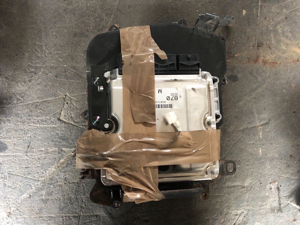 MITSUBISHI CARISMA lépcsőshátú DA_ Motorvezérlő (02488) 1. kép