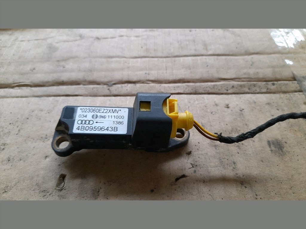 AUDI A6 4B, C5 Jobb első Oldal Ütközés Érzékelő (47858) 4B0959643B 1. kép