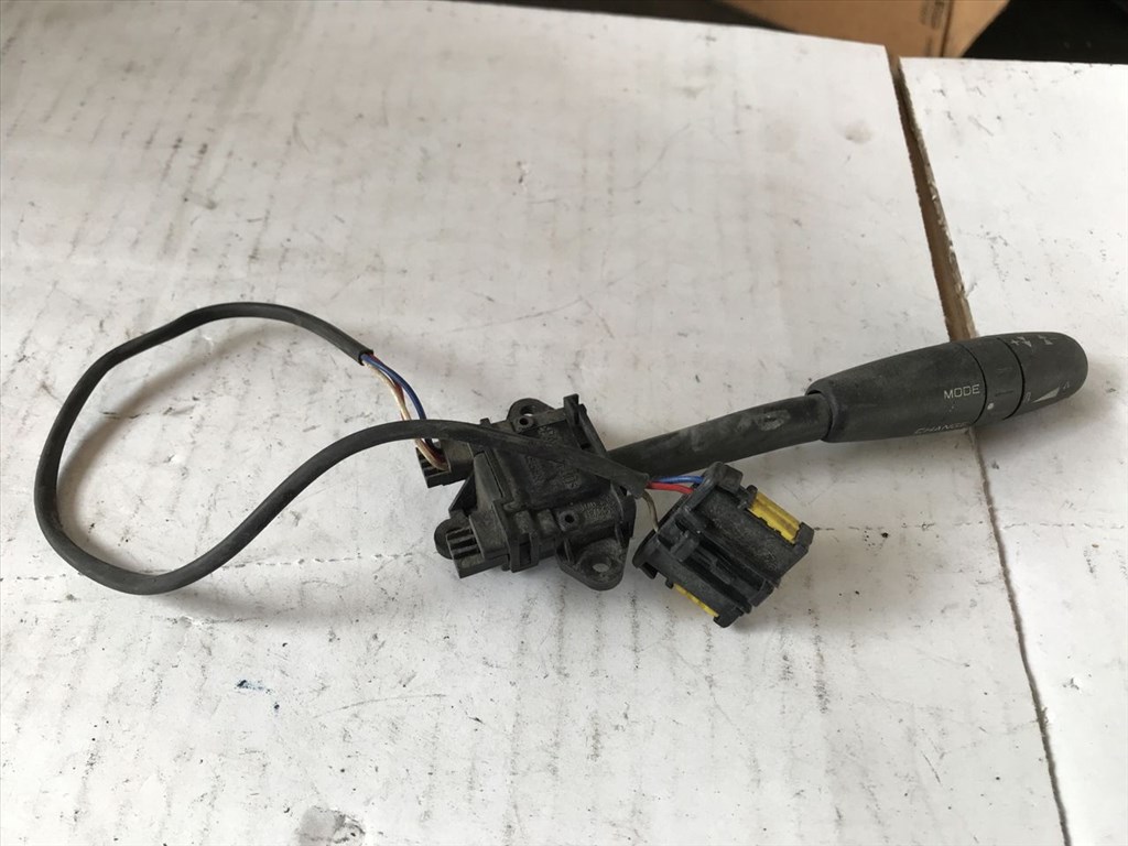 PEUGEOT 206 Ferdehátú 2A/C Bal Multikormány Kapcsoló (23921) 1. kép