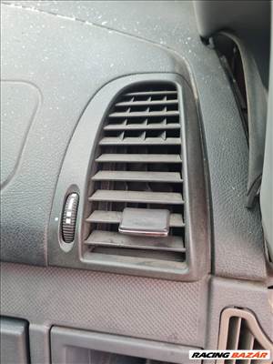 Mercedes Vito 639 jobb szélső szellőző