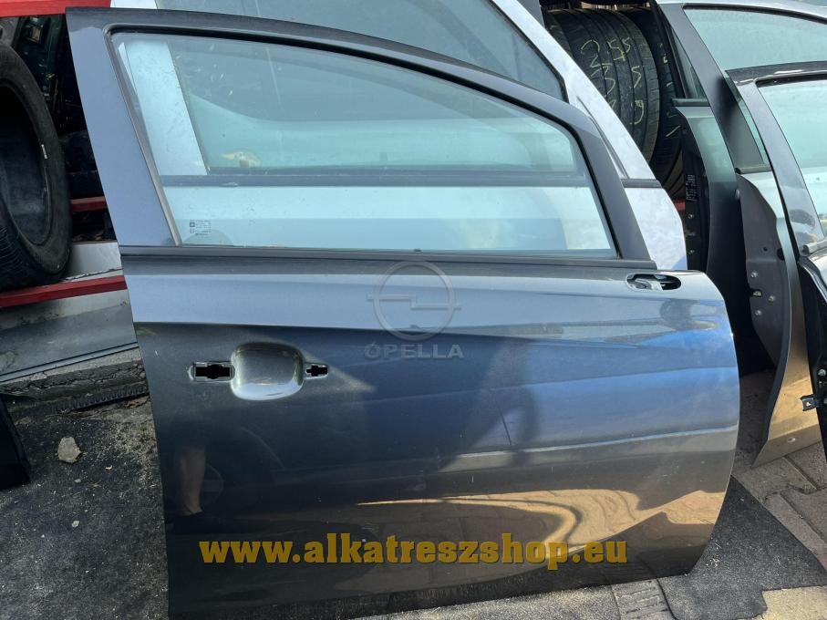Opel Corsa E jobb hátsó ajtó - fekete - kis sérüléssel 1. kép