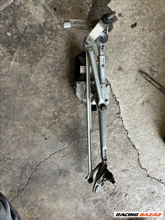 BMW 320 (E90, E91, E92, E93) bontott alkatrészei 4. kép