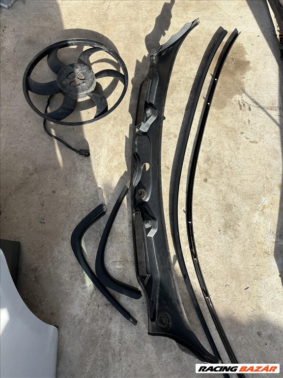 BMW 320 (E90, E91, E92, E93) bontott alkatrészei 10. kép