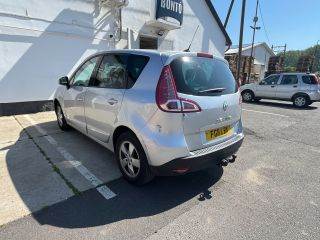 RENAULT SCÉNIC III (JZ0/1) Bal hátsó Dobbetét (Kerékjárati, Műanyag)