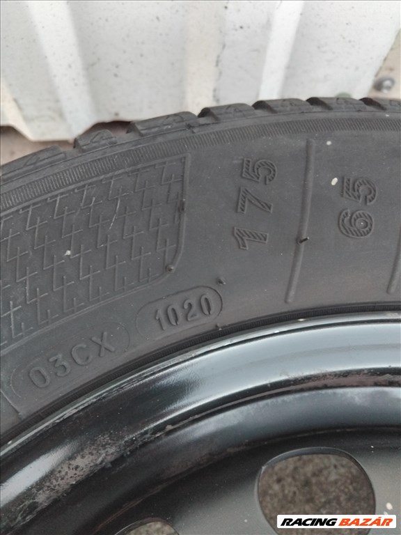  4x100 lyukosztású 15" (gyári felni) lemezfelni, rajta 175/65 használt Kleber négyévszakos gumi  7. kép