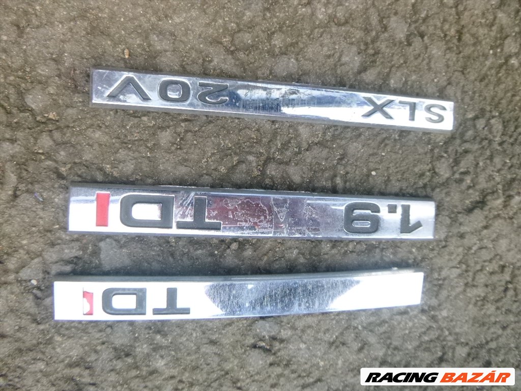 Skoda Octavia I csomagtérajtó embléma  1. kép