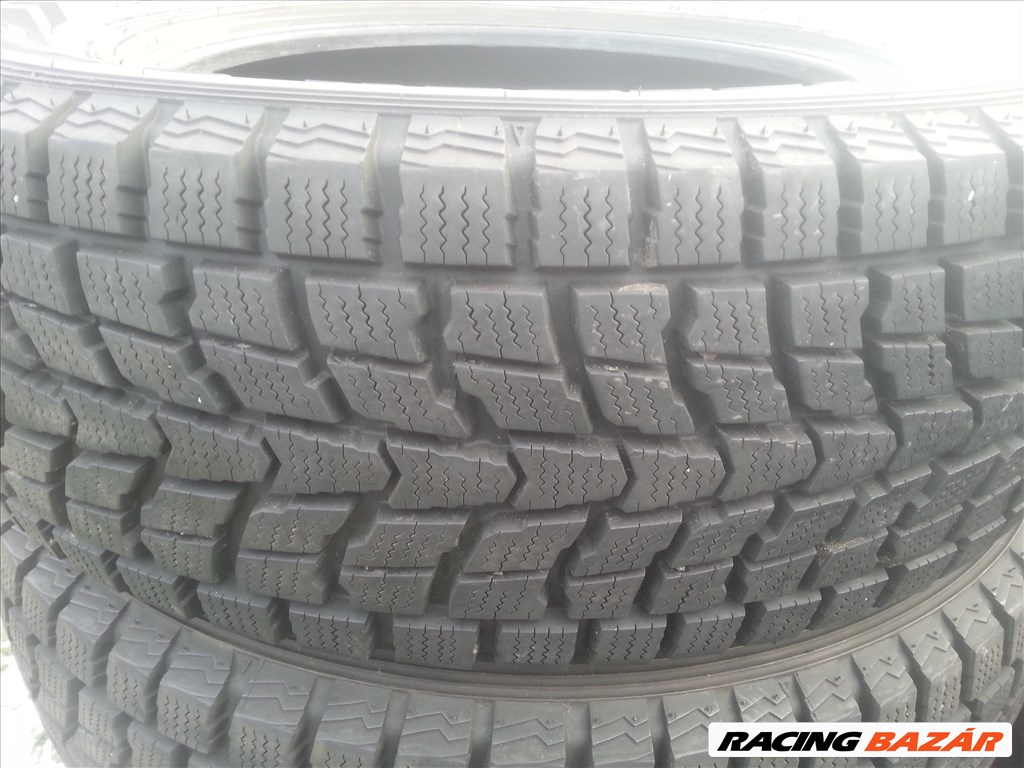  215/65R16 Dunlop Grandtrek SJ6 újszerű 9 mm-es téli gumi garnitúra 1. kép