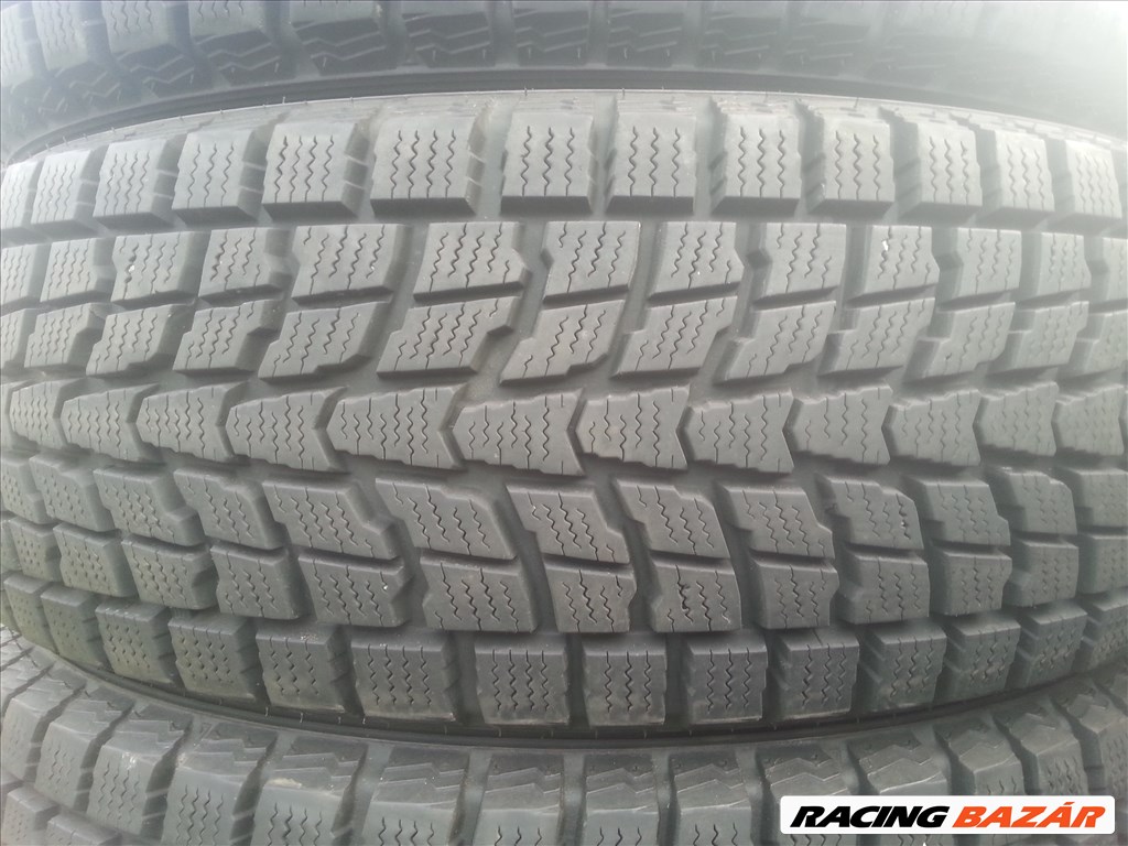  215/65R16 Dunlop Grandtrek SJ6 újszerű 9 mm-es téli gumi garnitúra 2. kép