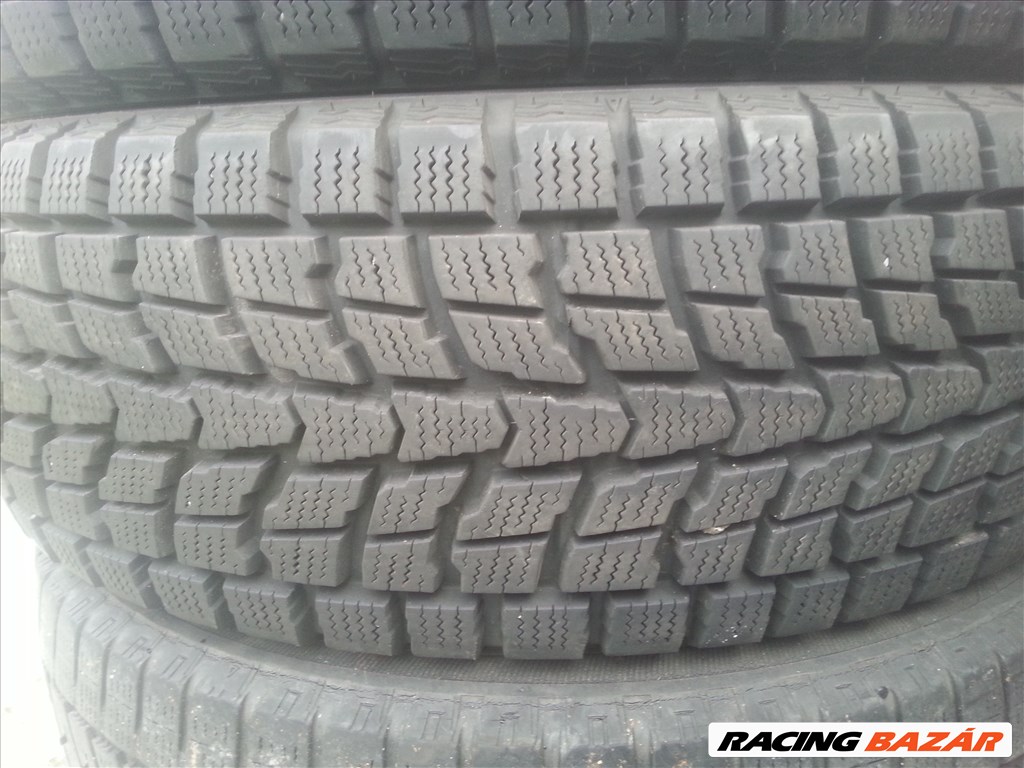  215/65R16 Dunlop Grandtrek SJ6 újszerű 9 mm-es téli gumi garnitúra 4. kép