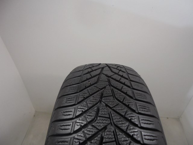 Yokohama V905 215/60 R17  1. kép