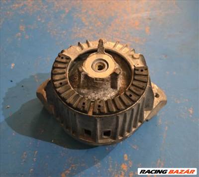 Mercedes C-, E-, CLS-osztály jobb motortartó bak A2122406417