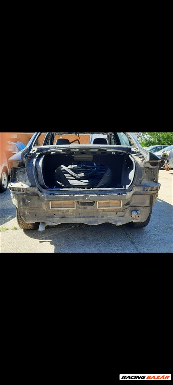 Opel Astra H hátfal + lámpakeret 1. kép