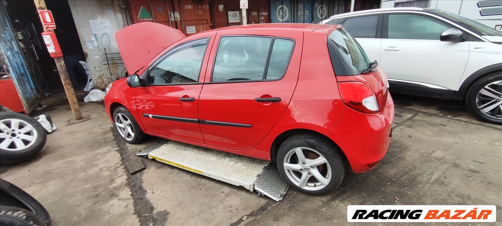 Renault Clio III bontott alkatrészei 2. kép