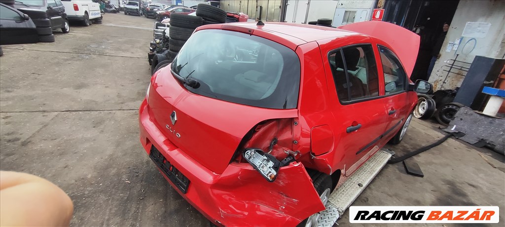 Renault Clio III bontott alkatrészei 4. kép