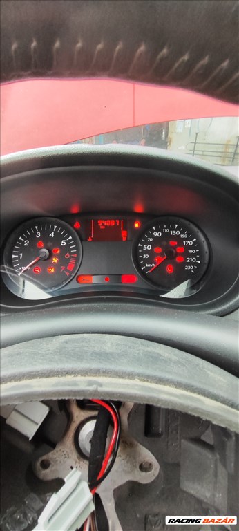 Renault Clio III bontott alkatrészei 8. kép