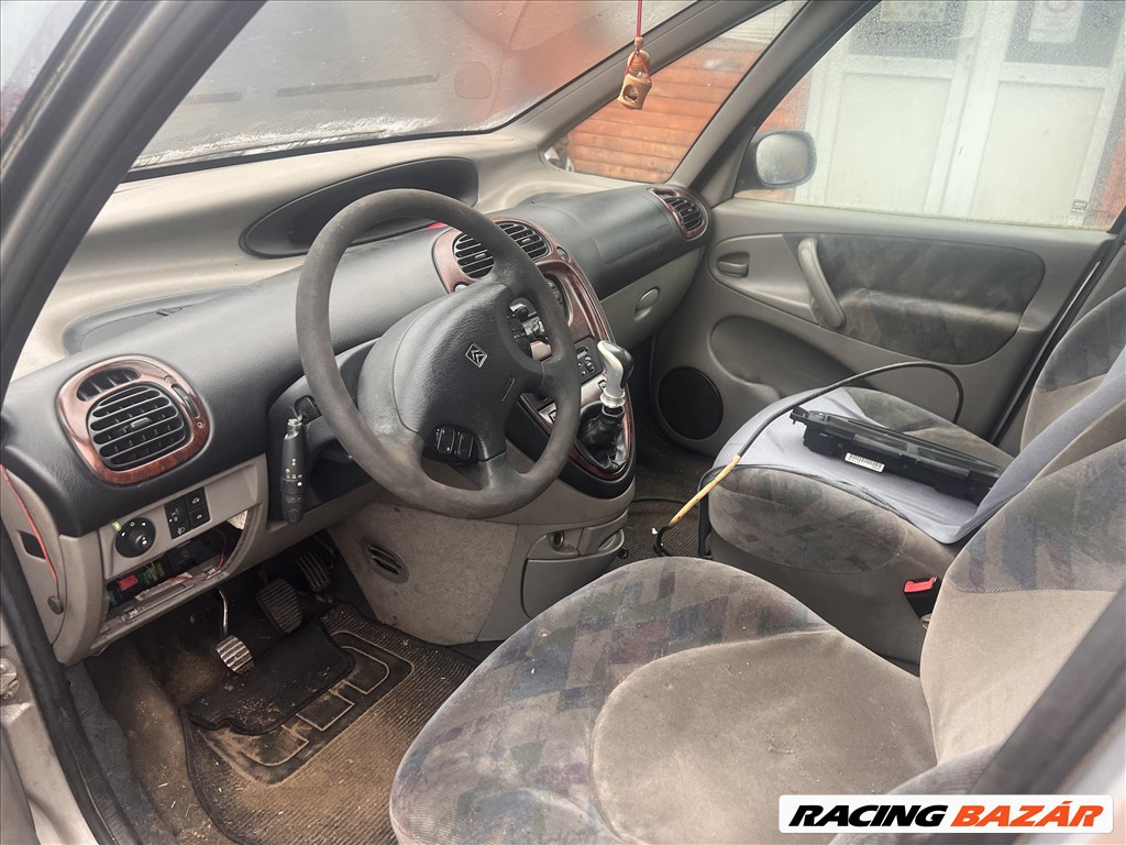 Citroën Xsara Picasso 1.8i bontott alkatrészei 3. kép