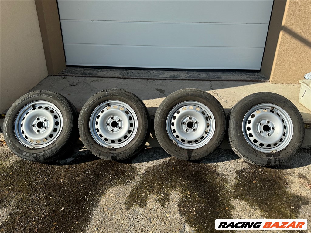 Volkswagen Caddy acélfelni nyári gumikkal 195/65 R15 1. kép