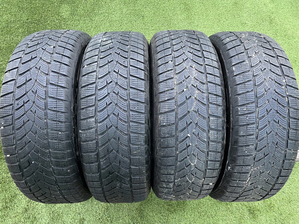 225/65 R17 Goodyear Ultra Grip Performance téli gumi 5-5,5mm 1. kép