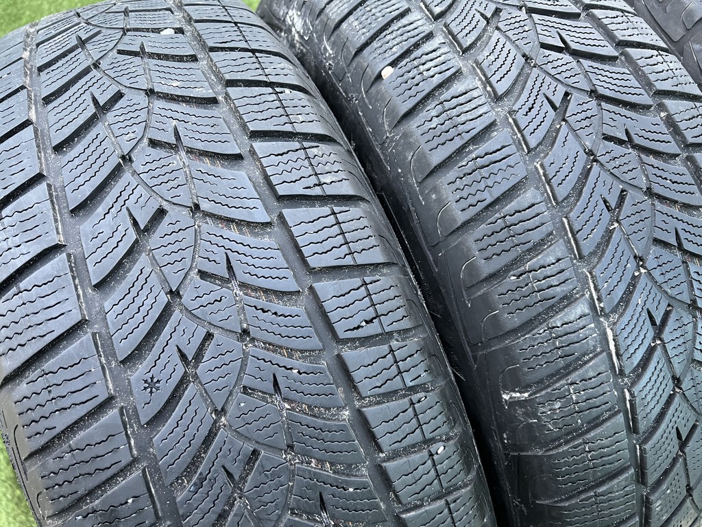 225/65 R17 Goodyear Ultra Grip Performance téli gumi 5-5,5mm 2. kép