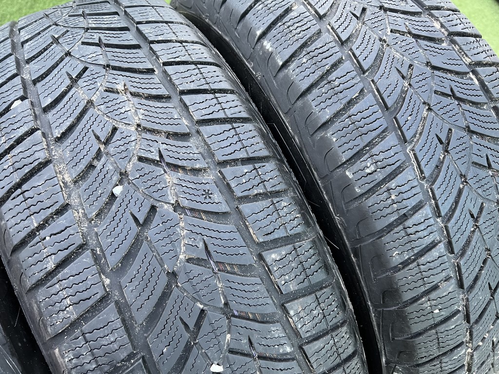 225/65 R17 Goodyear Ultra Grip Performance téli gumi 5-5,5mm 3. kép