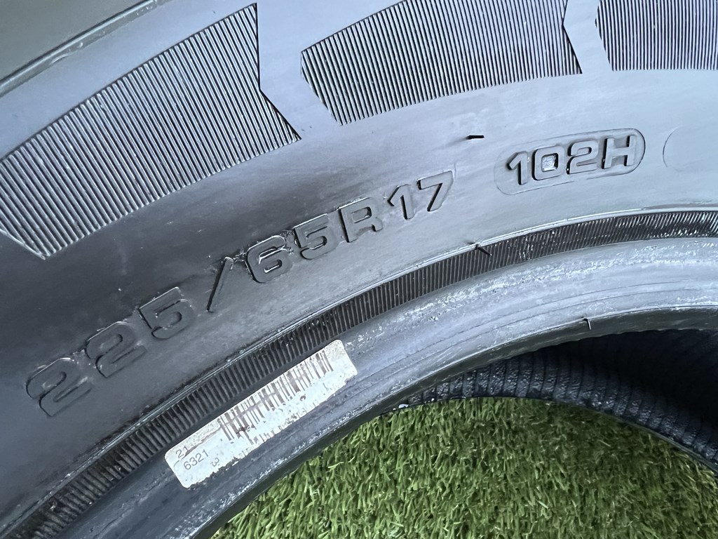 225/65 R17 Goodyear Ultra Grip Performance téli gumi 5-5,5mm 5. kép