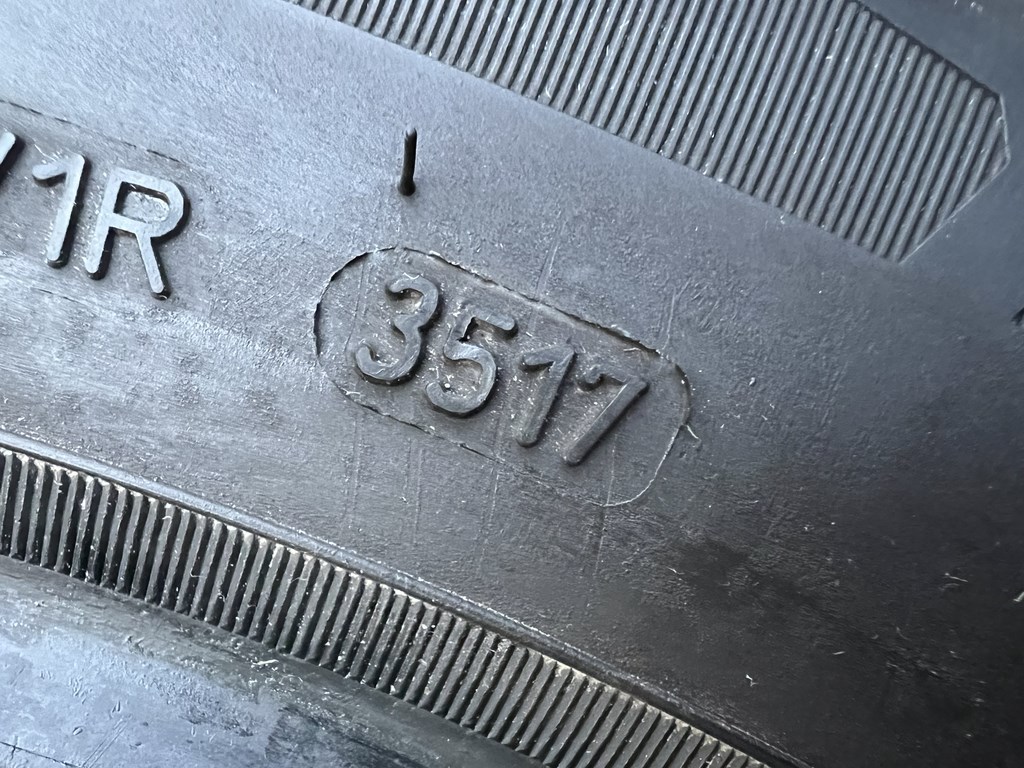 225/65 R17 Goodyear Ultra Grip Performance téli gumi 5-5,5mm 6. kép