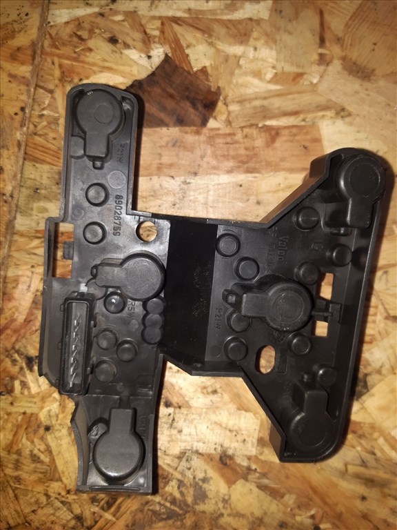 Toyota Avensis Bal Hátsó Lámpa Foglalat 89028759 2. kép