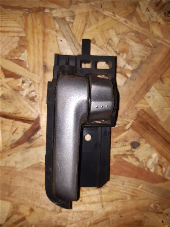 Suzuki Swift III 04-10 Bal Első Belső Ajtókilincs 1. kép