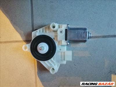 Mercedes C-osztály (W205) jobb első ablakemelő motor 13'-21' 