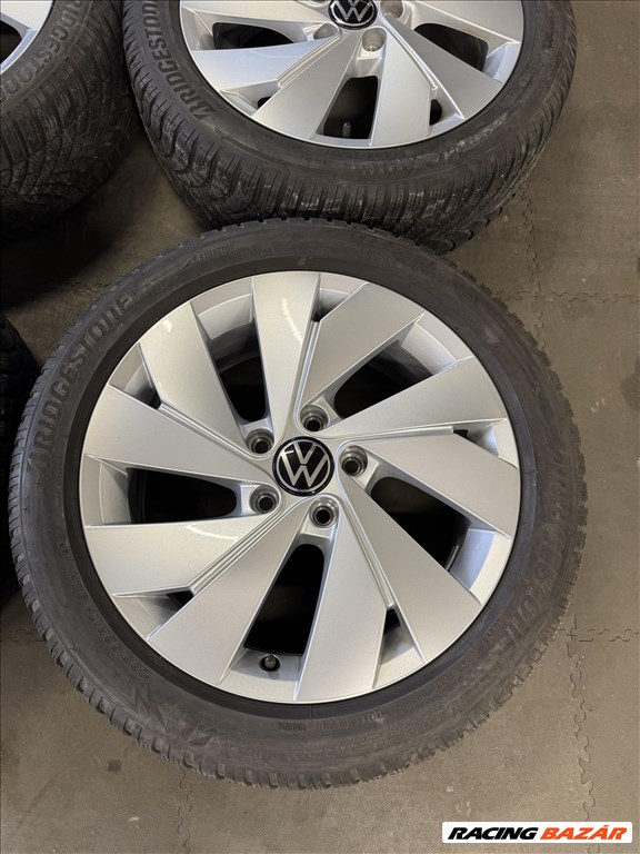  5x112 lyukosztású 17" újszerű (gyári felni) alufelni, rajta 205/50 használt Bridgestone téli gumi  2. kép