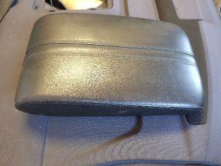 AUDI A8 (4E) Könyöklő