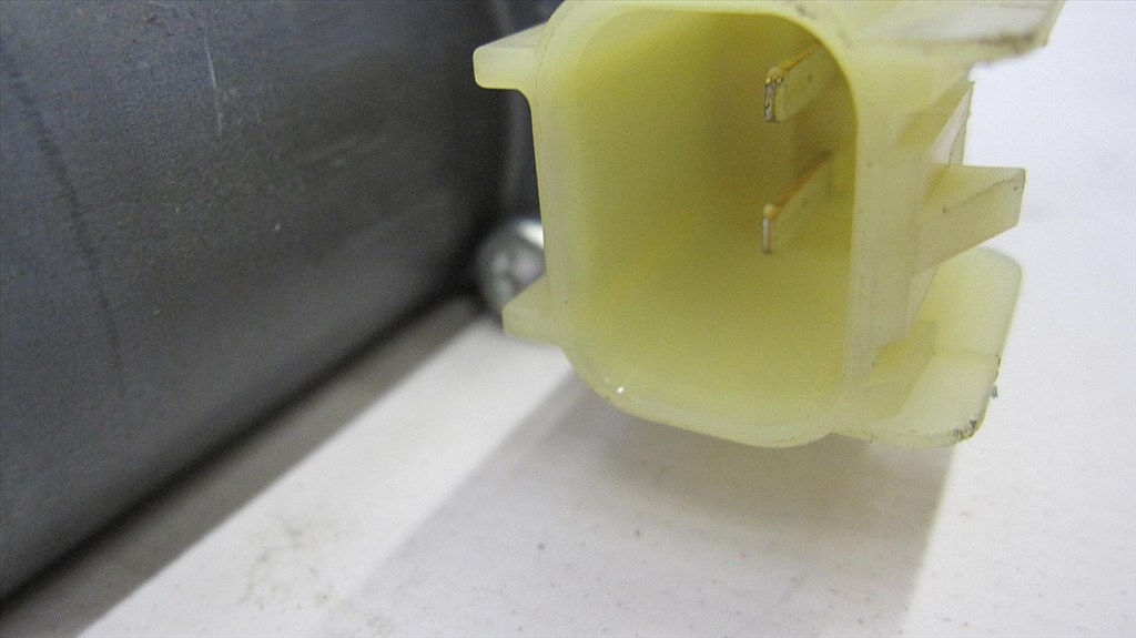 Ford Fiesta MK7 Eladó  5 ajtós jobb első elektromos ablakemelő motor 2. kép