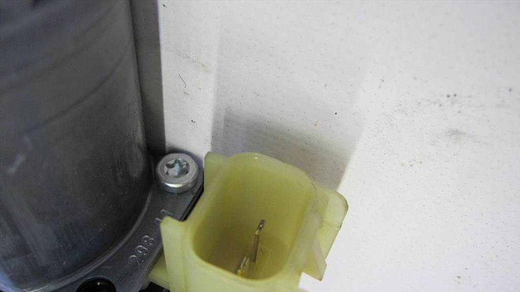 Ford Fiesta MK7 Eladó 5 ajtós bal hátsó ablakemelő  elektromos motor 2. kép