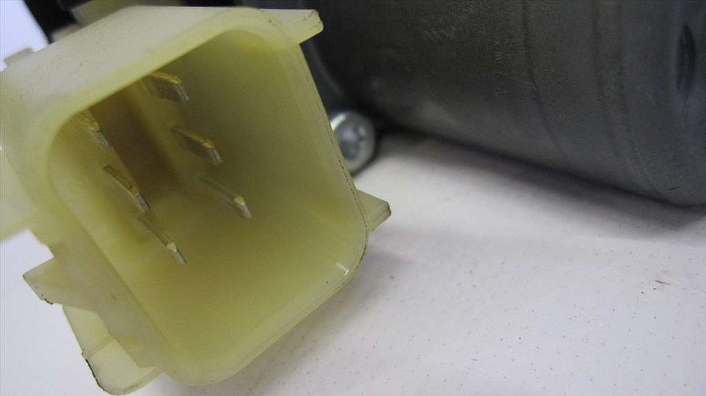 Ford Fiesta MK7 Eladó gyári,  5 ajtós bal első ablakemelő motor  2. kép