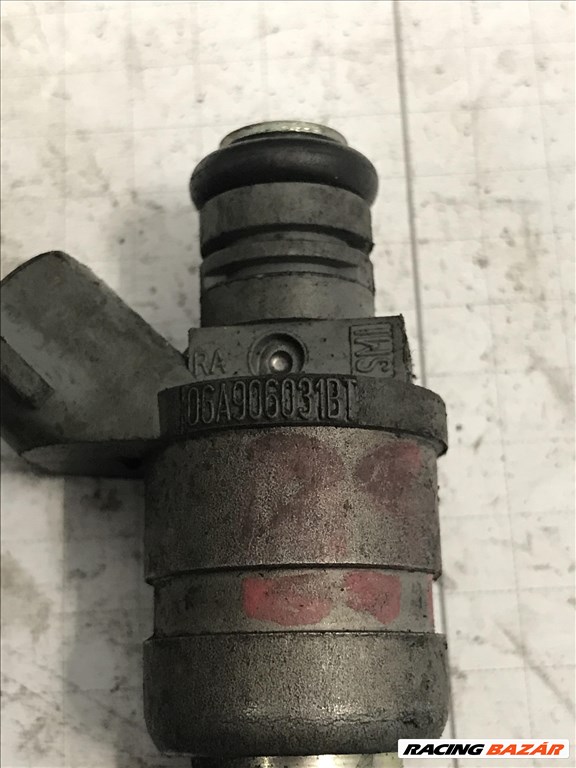 Skoda Octavia I 1,6 BSE/BGU_ injektor 06a906031bt 2. kép
