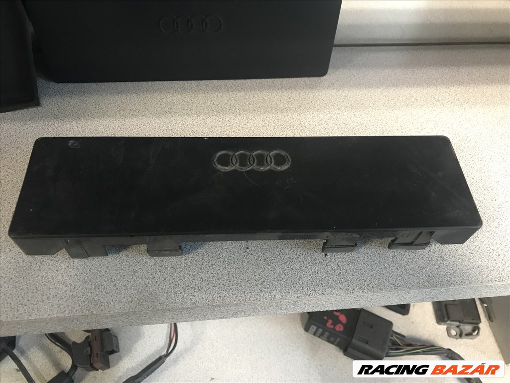 Audi A4 (B5 - 8D) műszerfal takaró 8d0035231 1. kép