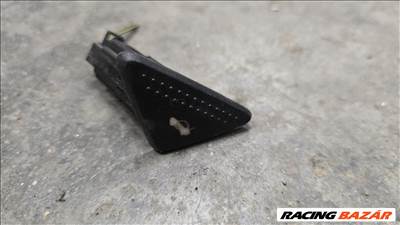 Ford Focus Mk1 csomagtérnyitó gomb