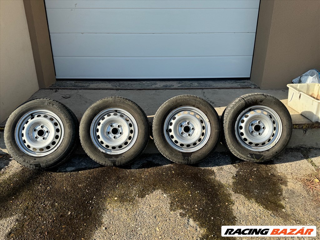 Volkswagen Caddy nyári gumik acélfelni 195/65 R15 1. kép