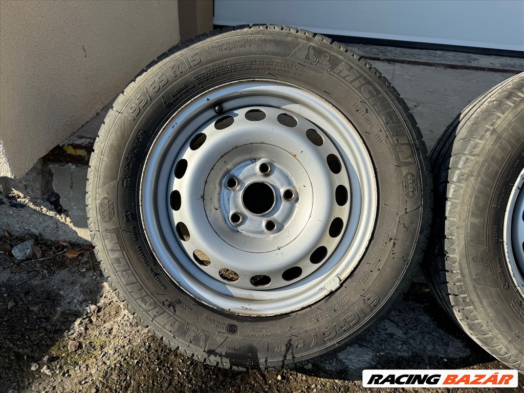 Volkswagen Caddy nyári gumik acélfelni 195/65 R15 2. kép