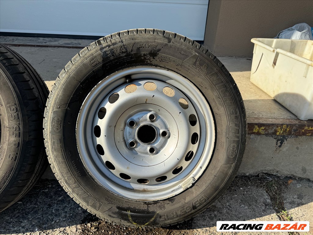 Volkswagen Caddy nyári gumik acélfelni 195/65 R15 5. kép