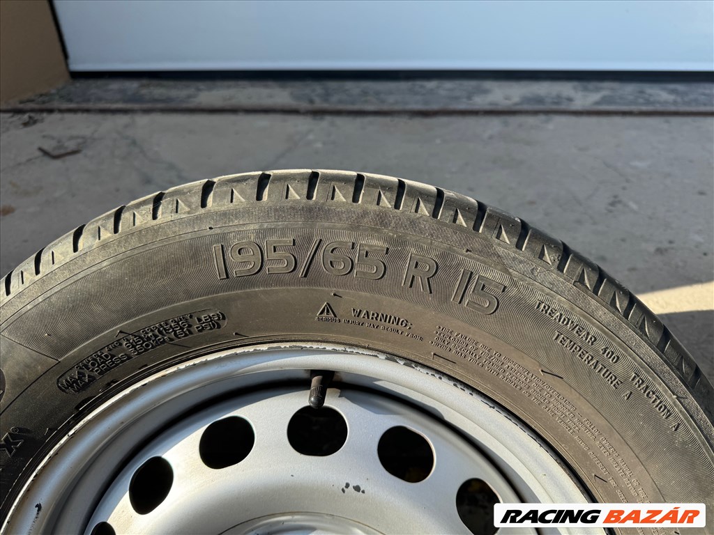 Volkswagen Caddy nyári gumik acélfelni 195/65 R15 6. kép