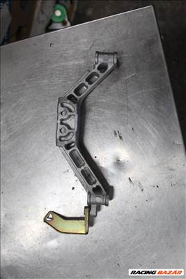 Toyota Yaris 1 1.3B 2001-2005 tartó bak (fojtószelep tartó)