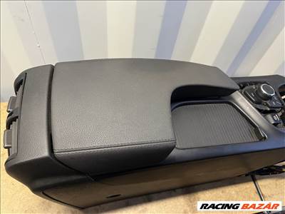 Opel Insignia A könyöklő 230V aljzat