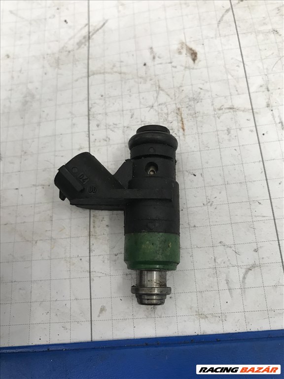 Volkswagen Polo IV 1,2 12V_ injektor 03e906031 7. kép