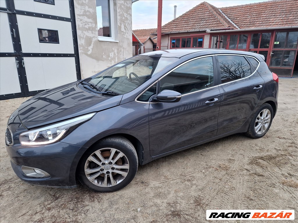 Kia Cee'd (JD) 1.6 GDI G4FD bontott alkatrészek, bontás, bontott jármű 2. kép