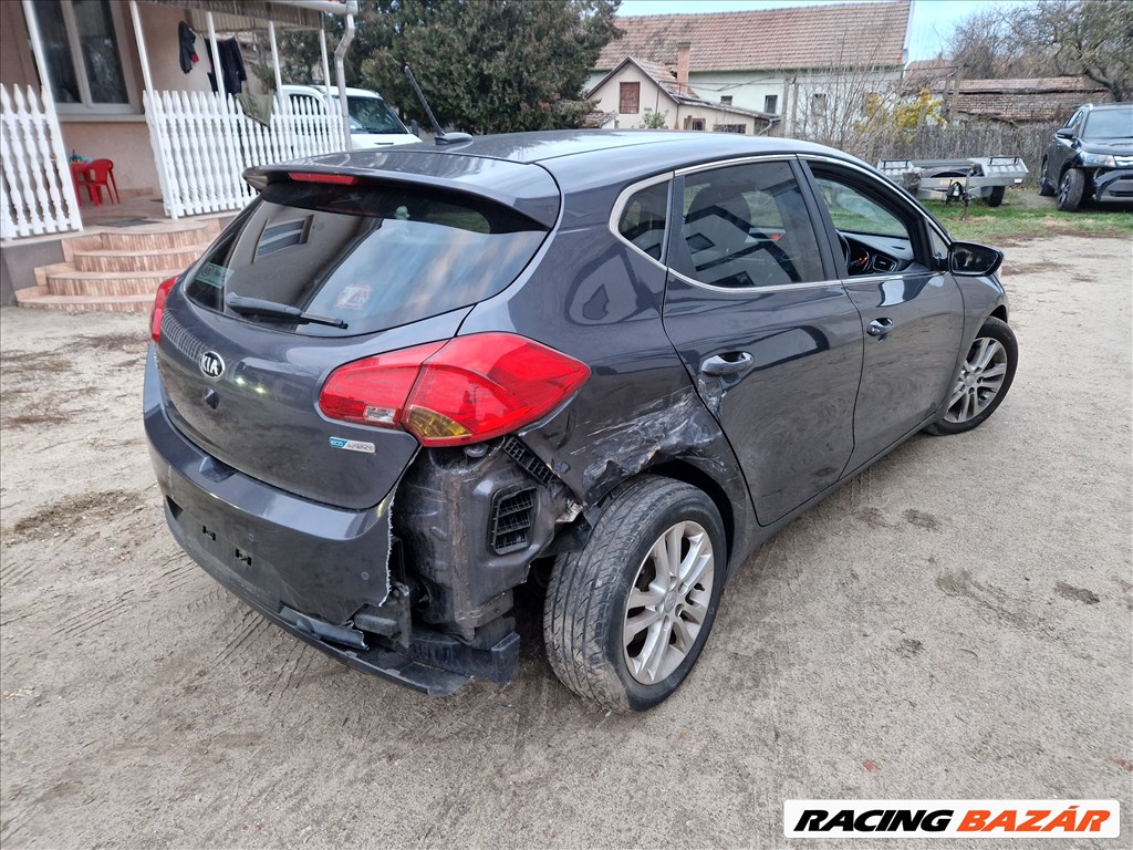 Kia Cee'd (JD) 1.6 GDI G4FD bontott alkatrészek, bontás, bontott jármű 5. kép