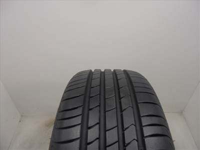 Kumho HS51 215/45 R16 