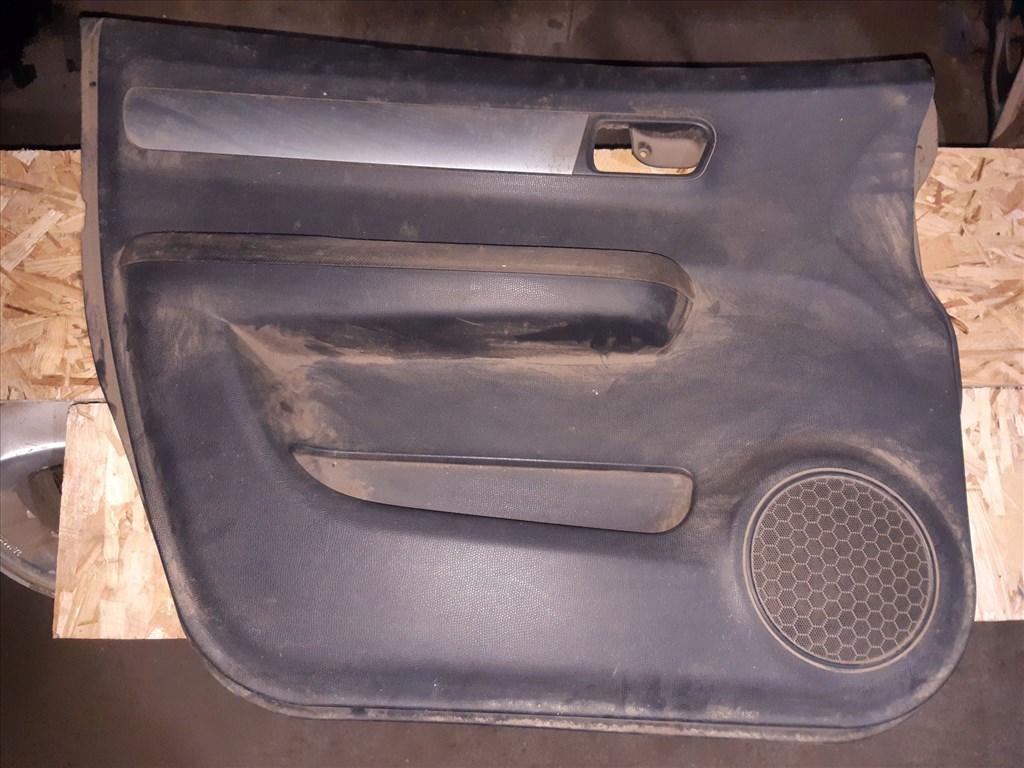 Suzuki Swift III 04-10 Bal Első Ajtókárpit 83723-63J0 1. kép