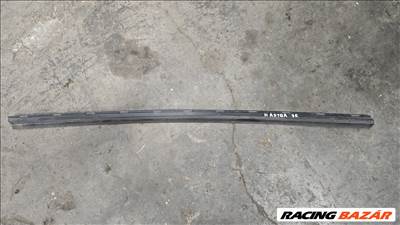 Opel Astra H jobb első ajtó belső vízlehúzó díszléc