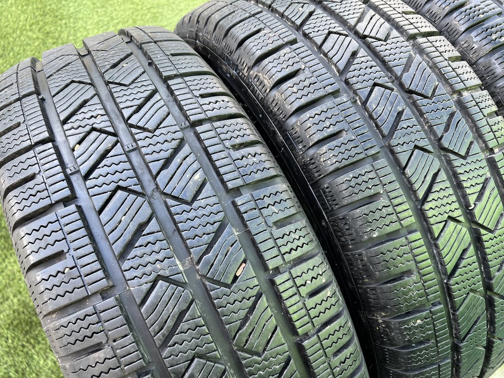 235/65 R16C Laufenn I Fit Van téli gumi 5-7mm 2. kép